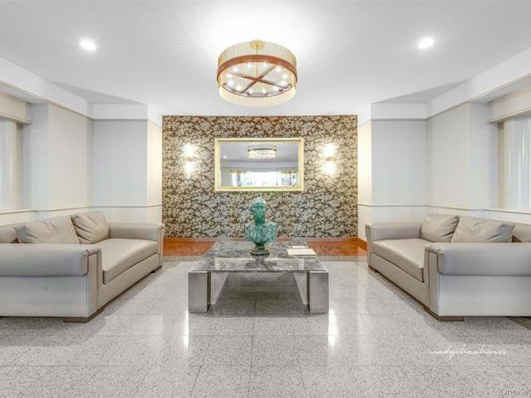 67-66 108th Street D43, Forest Hills NY 11375