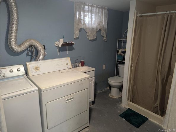 27 Hoff Court, Hempstead NY 11550