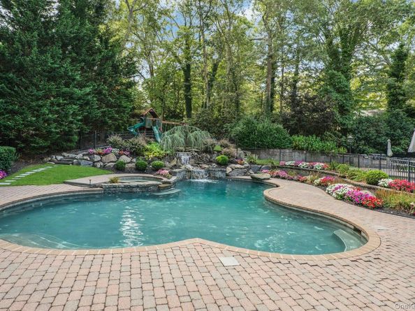 5 Butternut Court, Dix Hills NY 11746