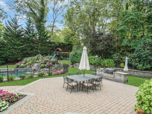 5 Butternut Court, Dix Hills NY 11746