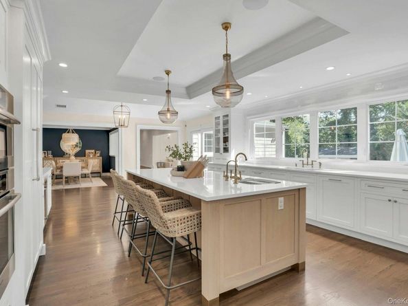 5 Butternut Court, Dix Hills NY 11746