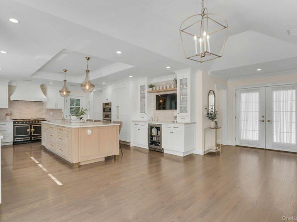5 Butternut Court, Dix Hills NY 11746