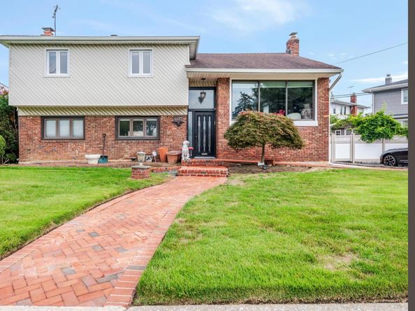 690 Park Lane, North Woodmere NY 11581