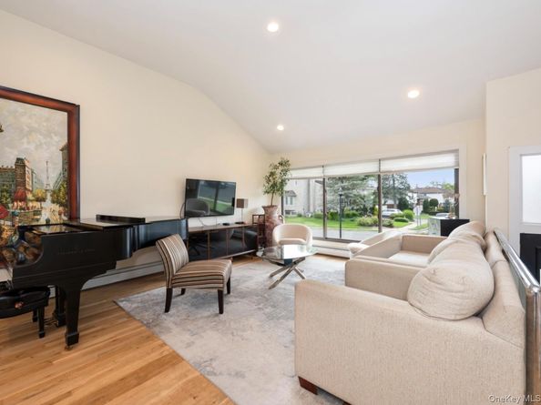 690 Park Lane, North Woodmere NY 11581