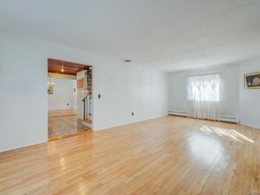 3 New Jersey Court, Dix Hills NY 11746