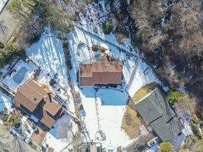 3 New Jersey Court, Dix Hills NY 11746