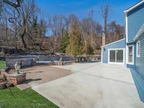 3 New Jersey Court, Dix Hills NY 11746