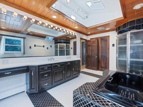 3 New Jersey Court, Dix Hills NY 11746