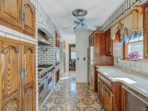 3 New Jersey Court, Dix Hills NY 11746