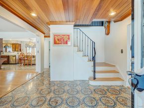 3 New Jersey Court, Dix Hills NY 11746