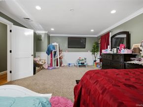 5 Wheeler Court, Deer Park NY 11729