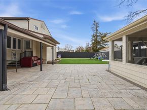 5 Wheeler Court, Deer Park NY 11729