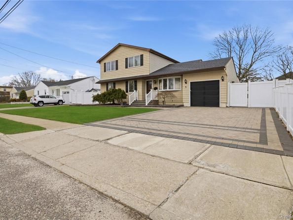 5 Wheeler Court, Deer Park NY 11729