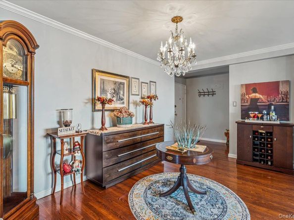 18-50 211th Street 6H, Bayside NY 11360