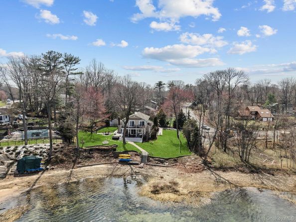 29 Dyke Road, Setauket NY 11733
