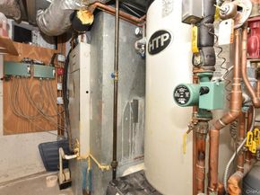 300 Pennsylvania Avenue, Mineola NY 11501