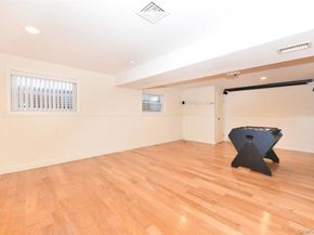 300 Pennsylvania Avenue, Mineola NY 11501