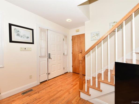 300 Pennsylvania Avenue, Mineola NY 11501