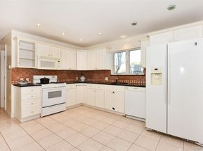 300 Pennsylvania Avenue, Mineola NY 11501