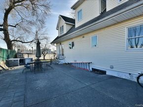 300 Pennsylvania Avenue, Mineola NY 11501