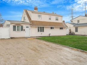27 Mallard Road, Levittown NY 11756