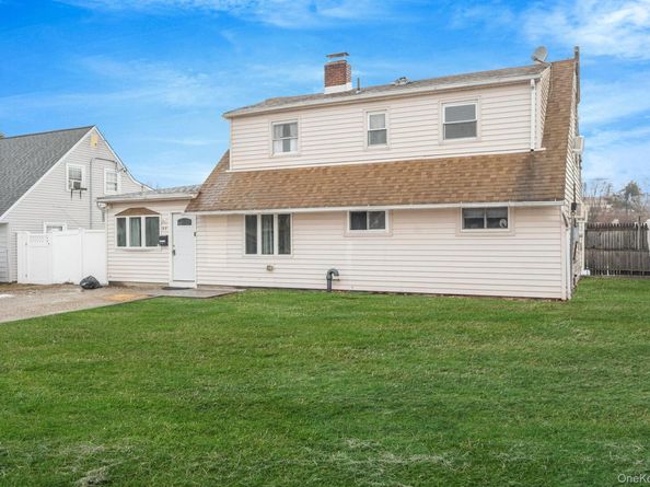 27 Mallard Road, Levittown NY 11756