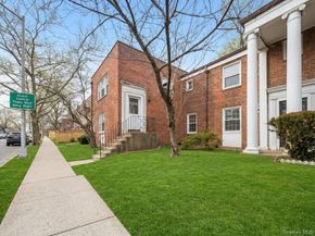 144-37 Grand Central Parkway 74E, Briarwood NY 11435