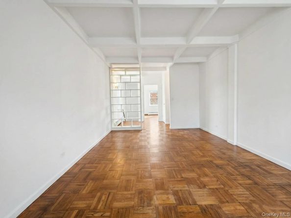 144-37 Grand Central Parkway 74E, Briarwood NY 11435