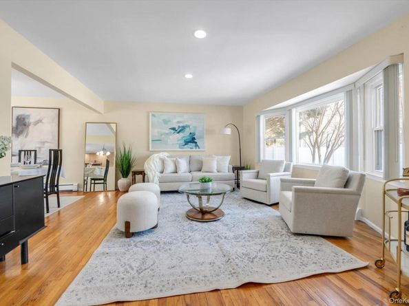 381 Robyn Place, East Meadow NY 11554