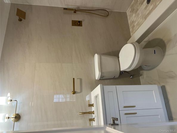 19 Sunlight Hill, Yonkers NY 10704