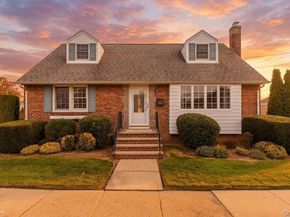 124 Kilburn Road S, Garden City South NY 11530