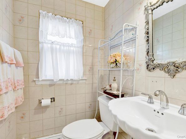 32-32 Plunkett Avenue, Far Rockaway NY 11691