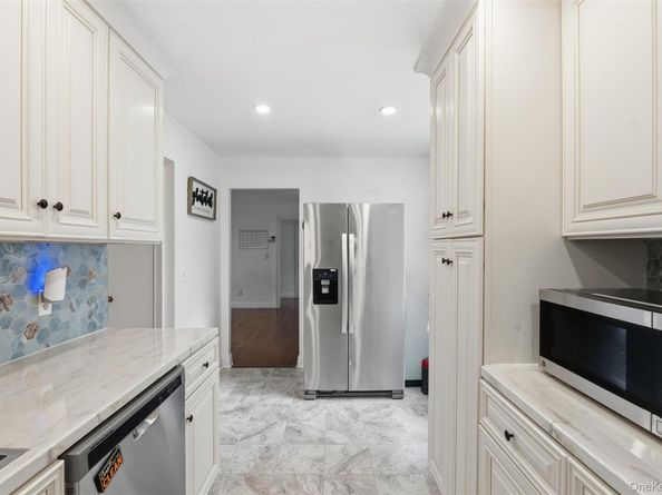 11 Granada Cres 6, White Plains NY 10603