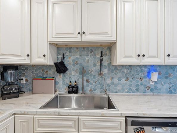 11 Granada Cres 6, White Plains NY 10603