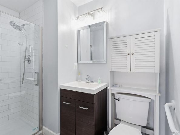 11 Granada Cres 6, White Plains NY 10603