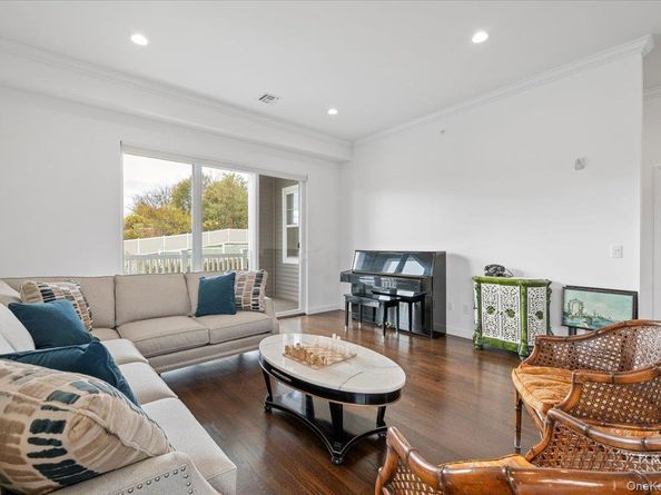 240 Fall Court, Elwood NY 11731