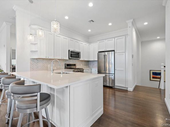 240 Fall Court, Elwood NY 11731