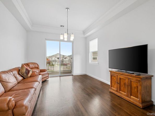 240 Fall Court, Elwood NY 11731