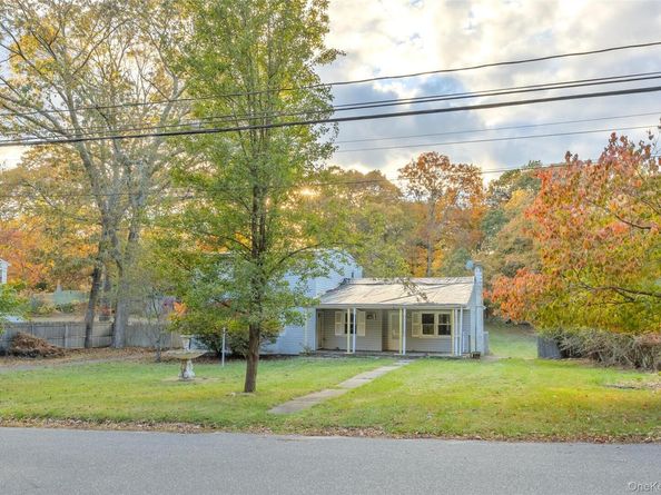 10 West Street, Middle Island NY 11953