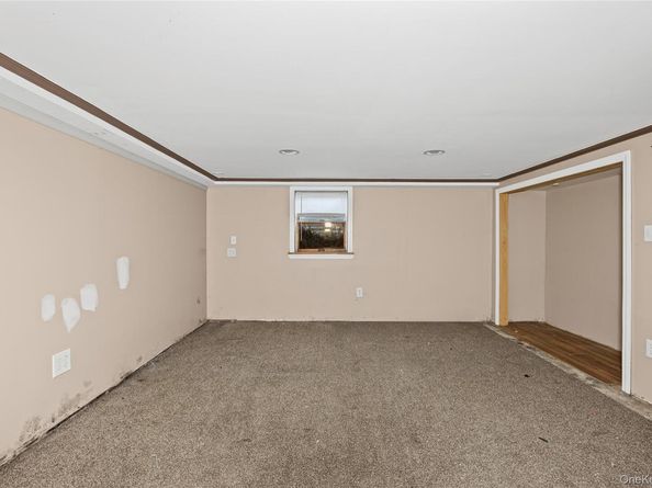 10 West Street, Middle Island NY 11953