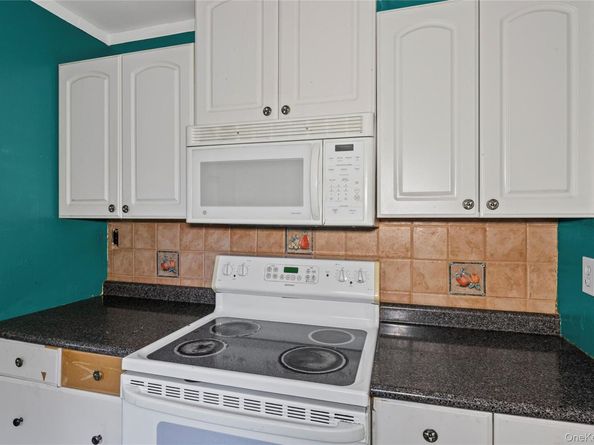 10 West Street, Middle Island NY 11953