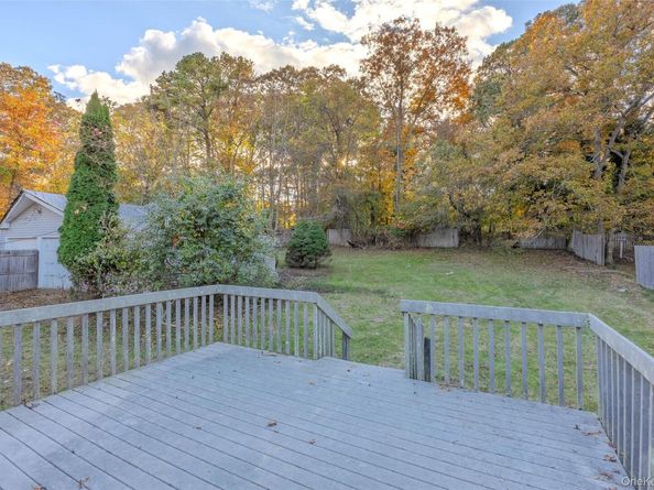 10 West Street, Middle Island NY 11953