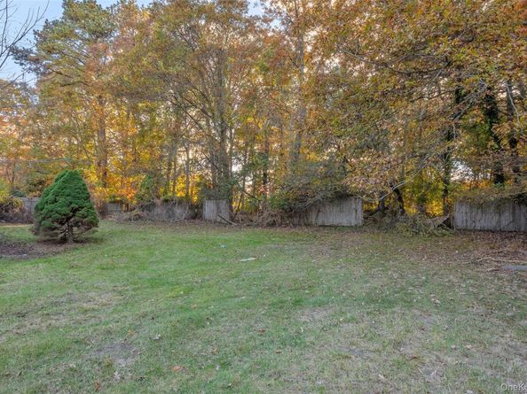 10 West Street, Middle Island NY 11953