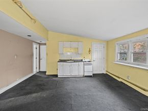 10 West Street, Middle Island NY 11953