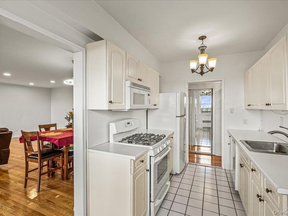 16201 Powells Cove Boulevard 6K, Beechhurst NY 11357