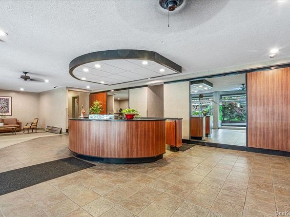 16201 Powells Cove Boulevard 6K, Beechhurst NY 11357