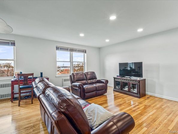 16201 Powells Cove Boulevard 6K, Beechhurst NY 11357