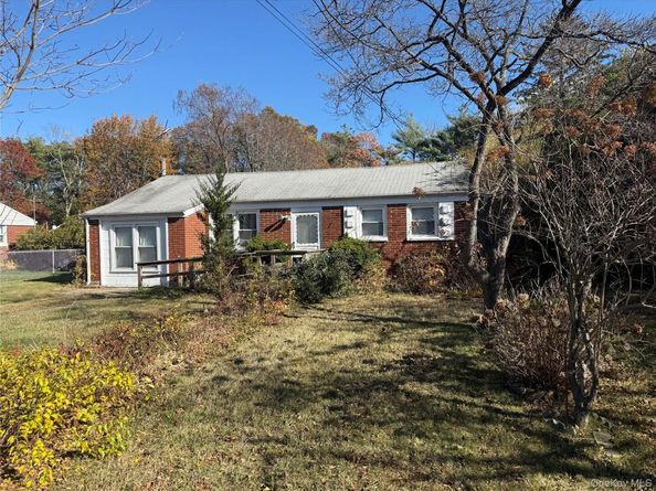 1663 N Thompson Drive, Bay Shore NY 11706