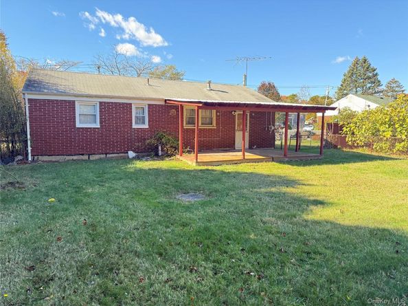 1663 N Thompson Drive, Bay Shore NY 11706