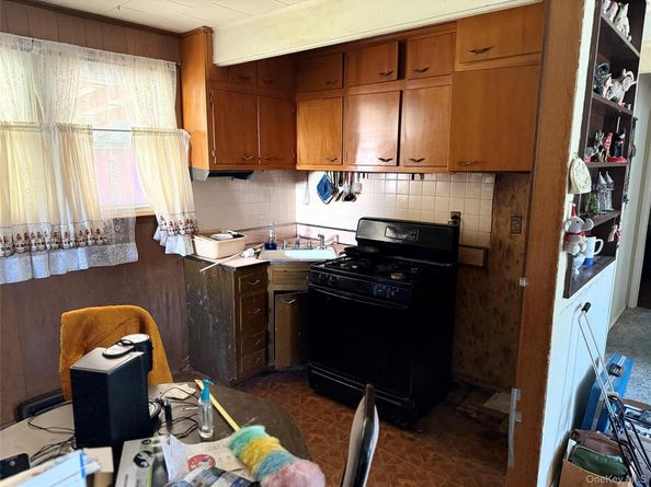 1663 N Thompson Drive, Bay Shore NY 11706